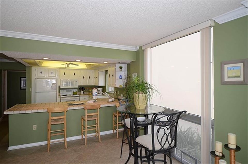 Condo, 3 Bedrooms | Dining