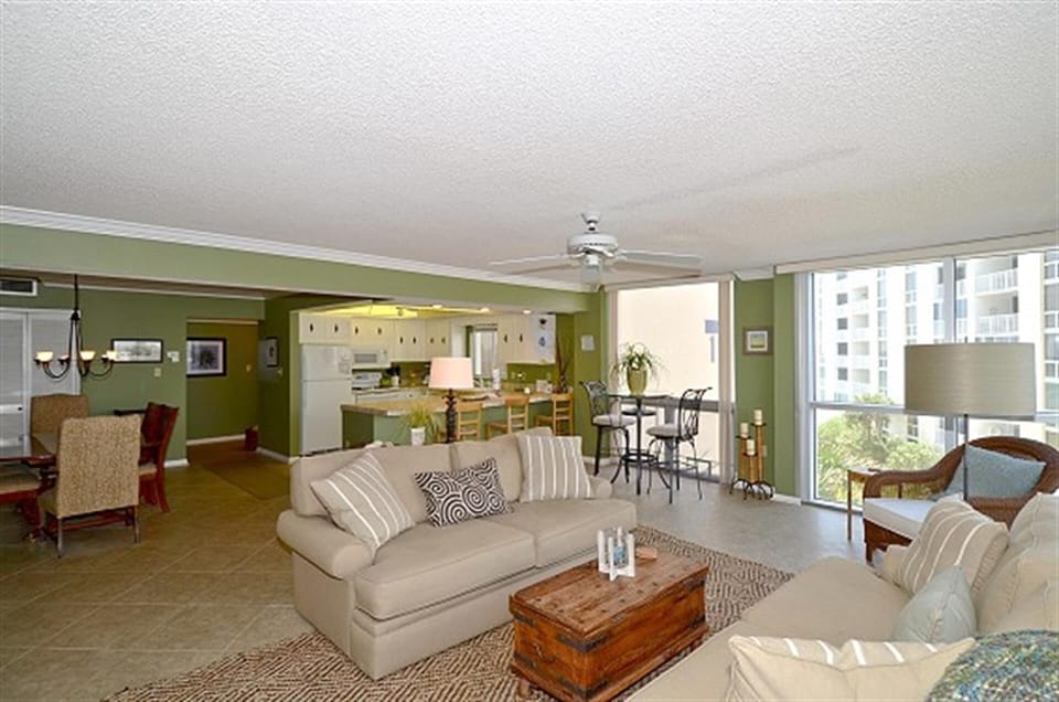 Condo, 3 Bedrooms | Living area