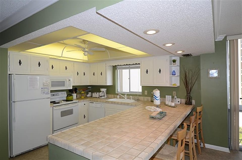 Condo, 3 Bedrooms | Private kitchen | Coffee/tea maker, fridge, oven, toaster