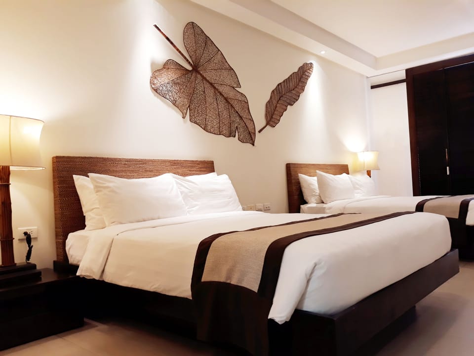 Standard Twin Room, Non Smoking | In-room safe, desk, laptop workspace, iron/ironing board (on request)