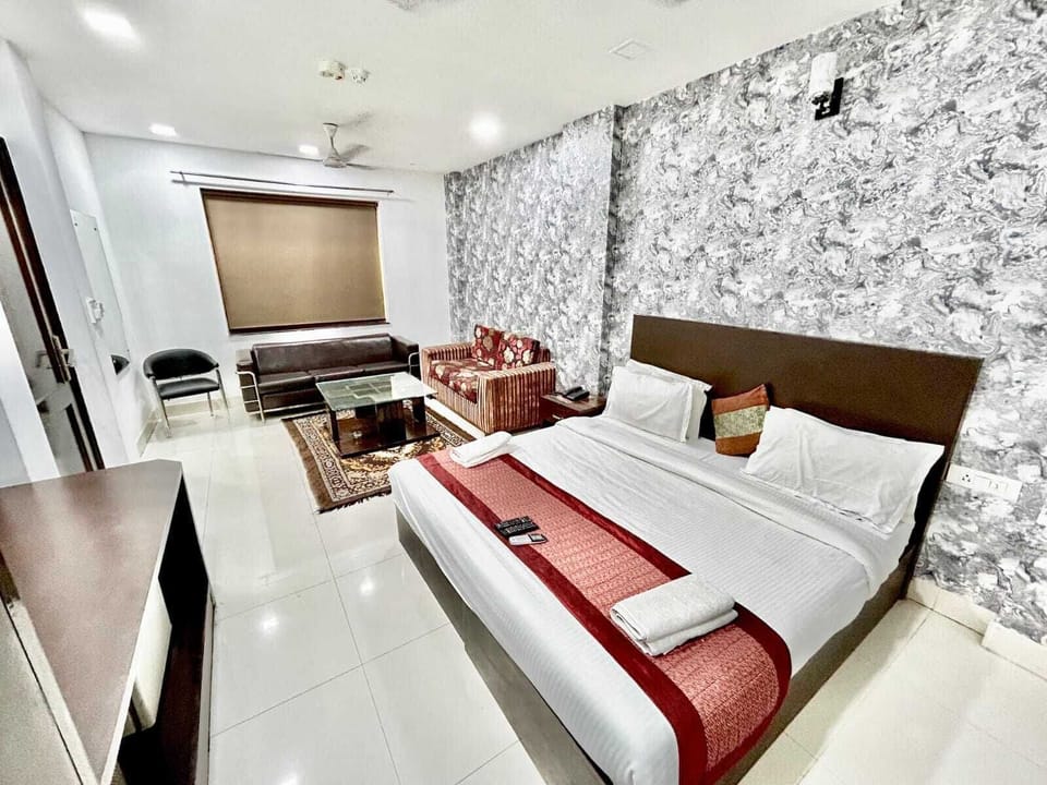Double Room | Iron/ironing board, free WiFi, bed sheets