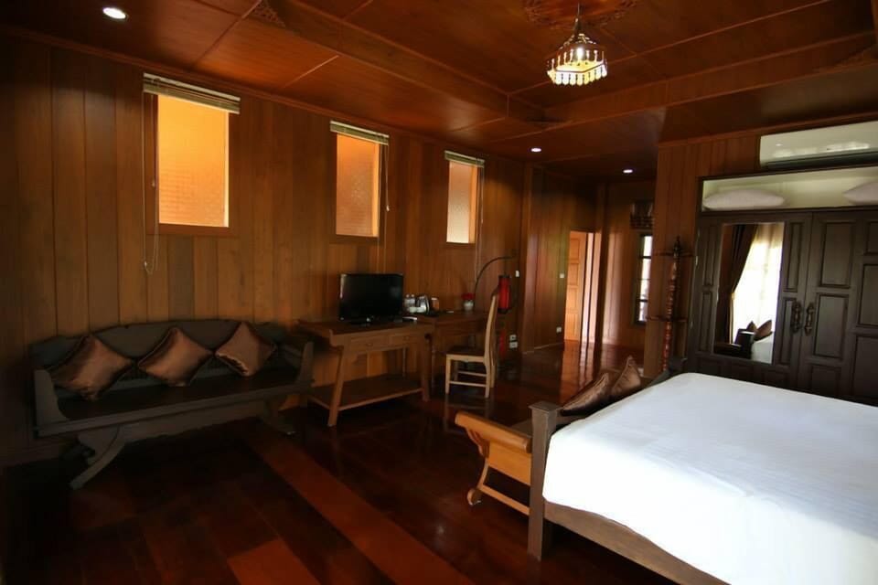 Deluxe Double | Desk, blackout drapes, rollaway beds, free WiFi