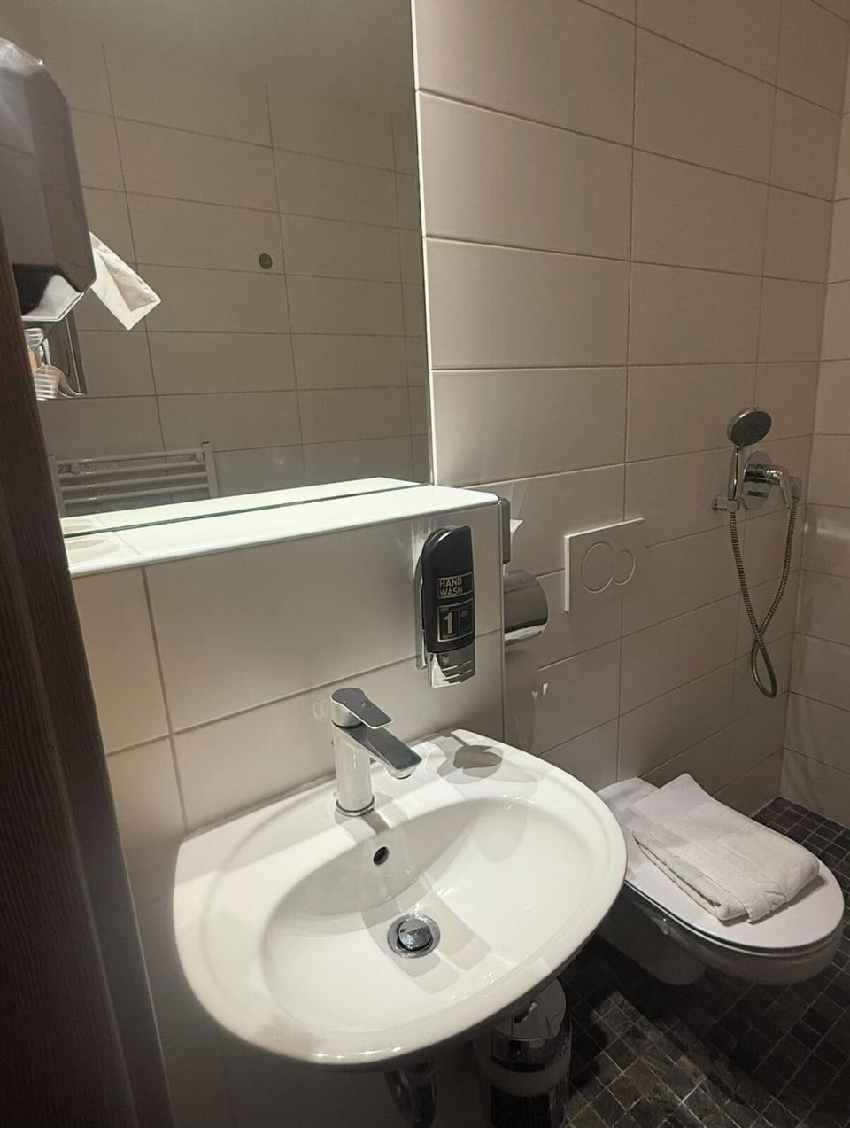 Basic Triple Room | Bathroom