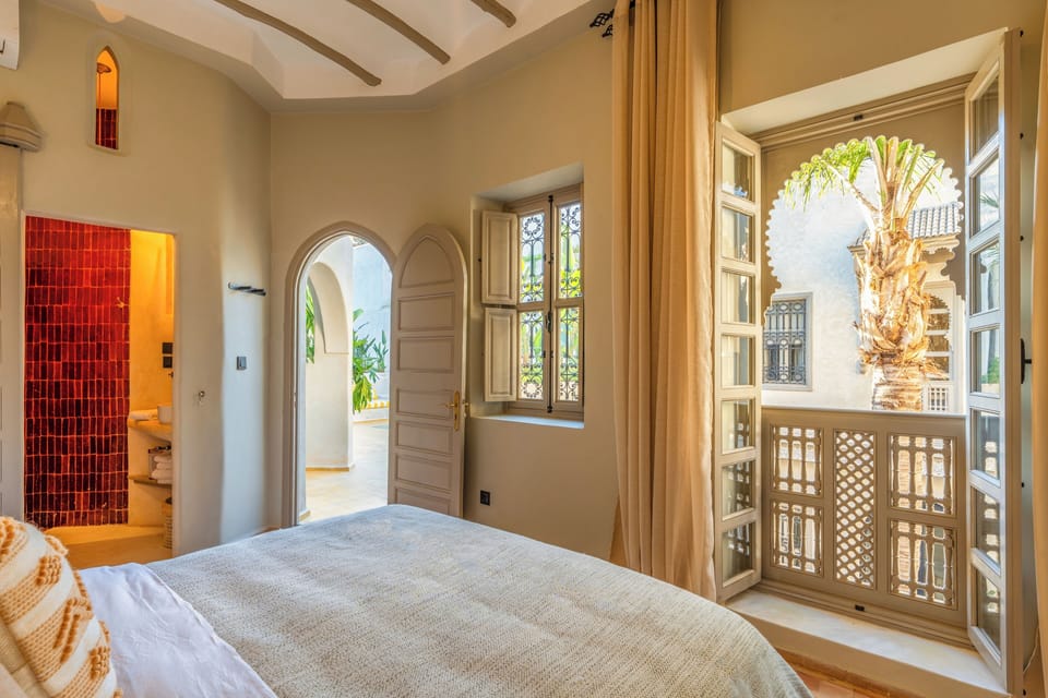 In-room safe, soundproofing, WiFi (free), bed sheets
