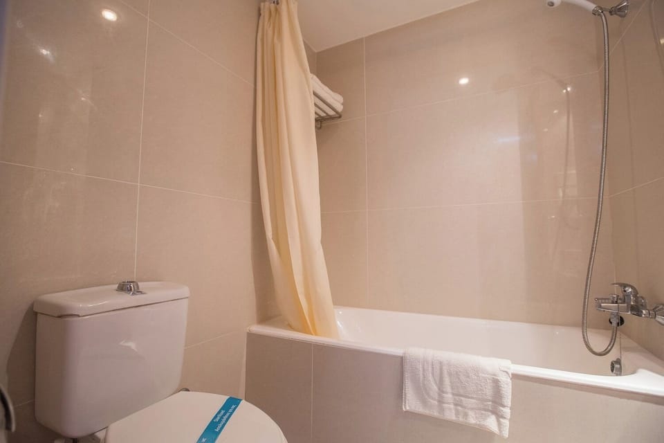 Free cribs/infant beds, WiFi