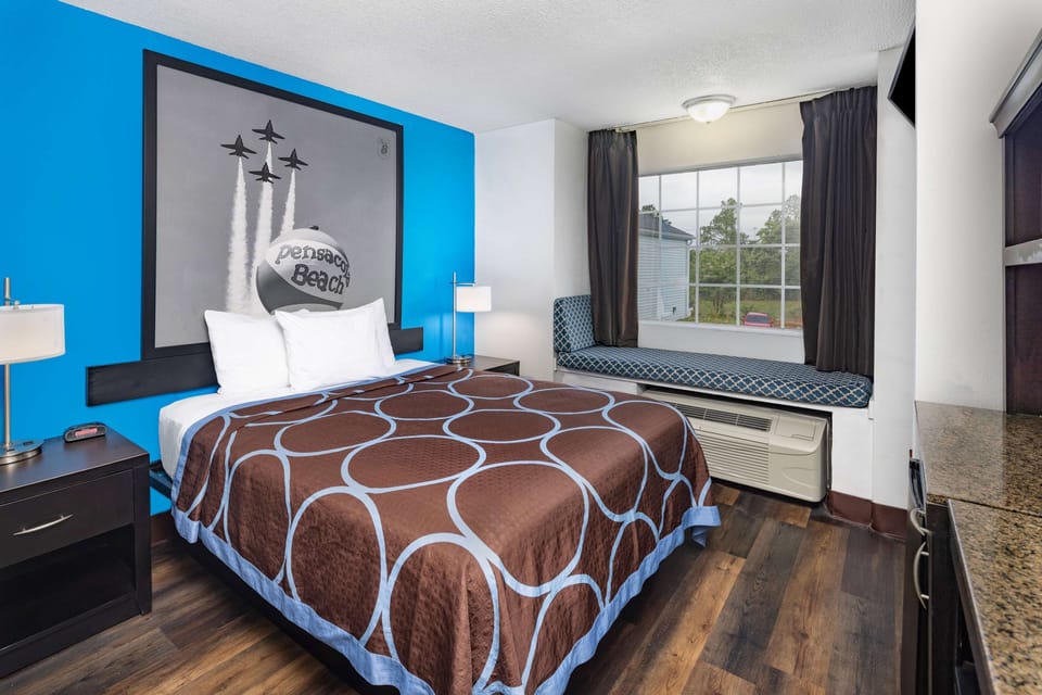 Room, 1 Queen Bed, Non Smoking | Desk, iron/ironing board, free cribs/infant beds, rollaway beds