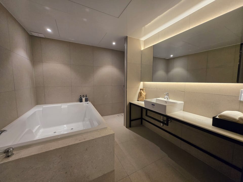 Family Twin | Bathroom | Separate tub and shower, hair dryer, towels, shampoo