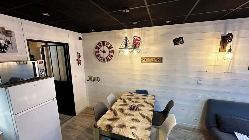 Apartment | Dining