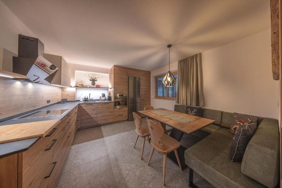 Deluxe Condo, 3 Bedrooms, Kitchen, Garden View | Private kitchen | Full-size fridge, microwave, oven, stovetop