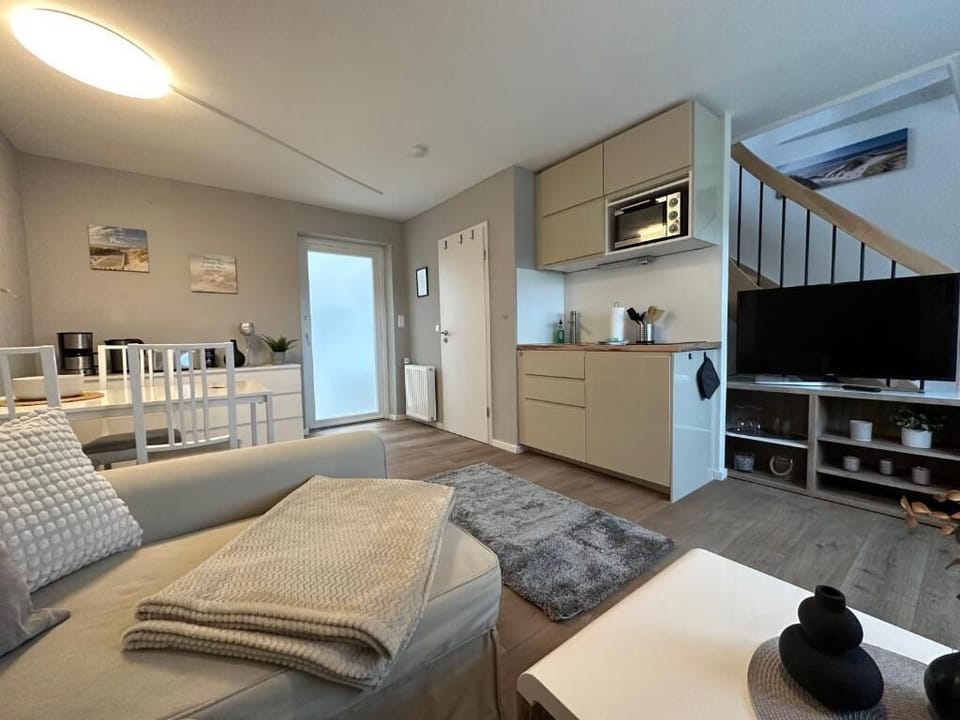 Apartment, Garden View | Living area