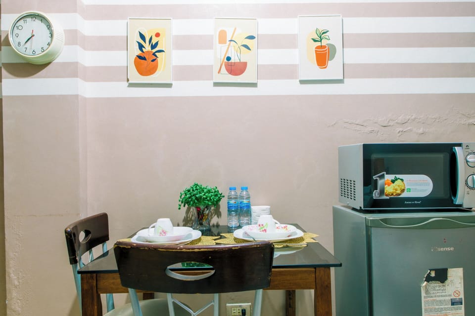Apartment, 1 Bedroom, Accessible | Dining room
