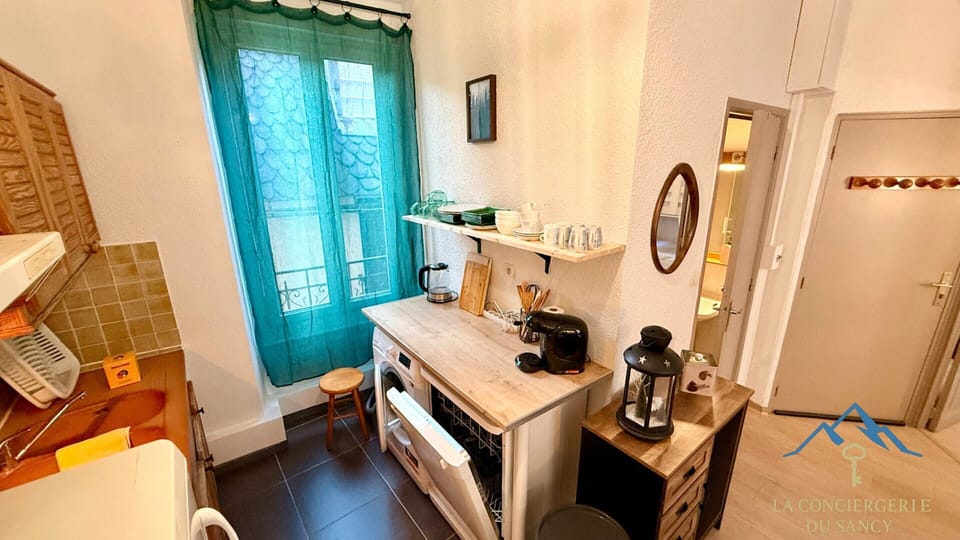 Apartment | Private kitchen | Highchair