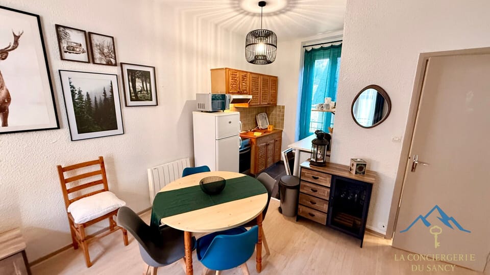 Apartment | Dining