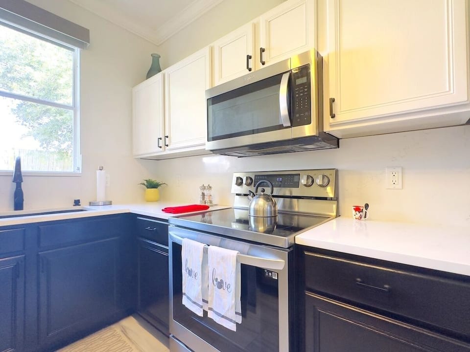Townhome, 4 Bedrooms | Private kitchen | Coffee/tea maker, fridge, oven, toaster