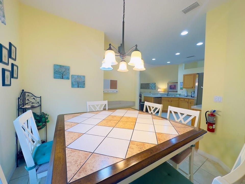 House, 4 Bedrooms | Dining
