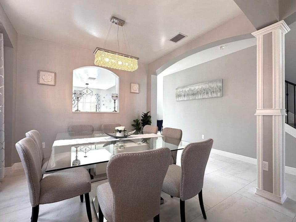 House, 6 Bedrooms | Dining