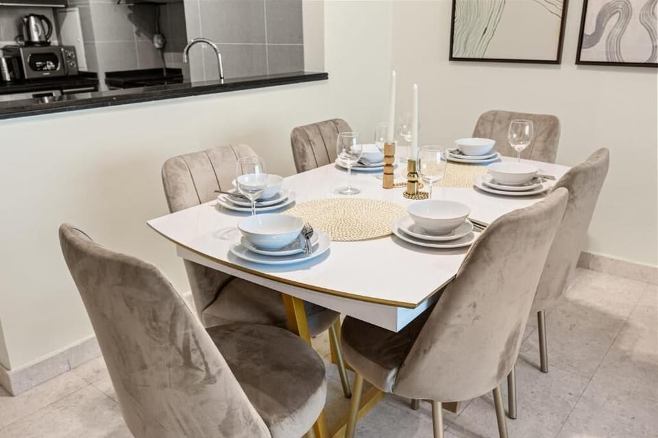 Apartment, Balcony, City View | Dining