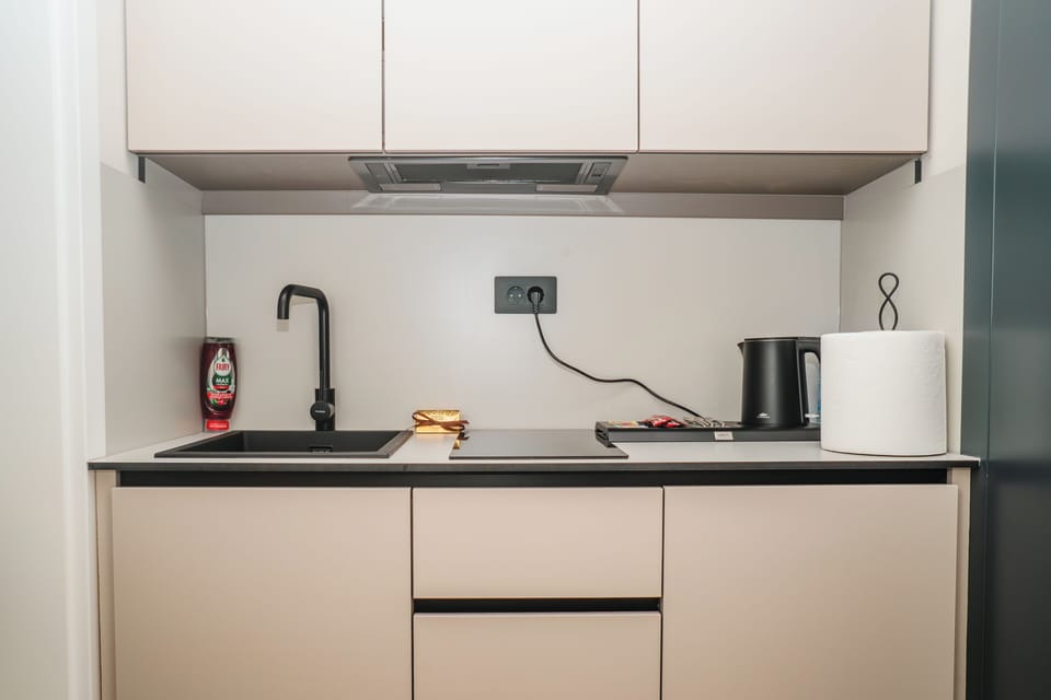 Deluxe Apartment, Balcony | Private kitchen