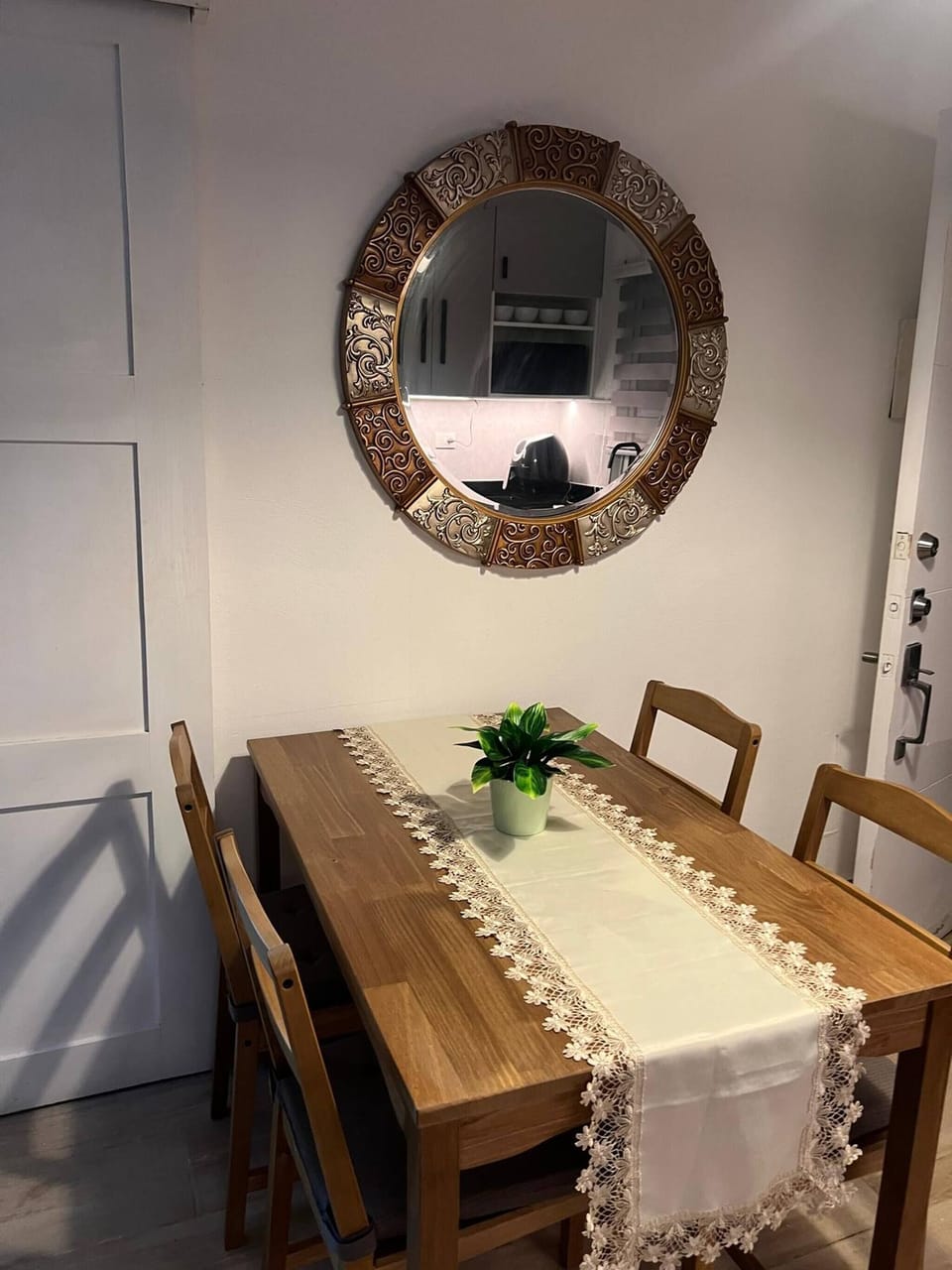 Apartment, 1 Bedroom, Accessible | Dining