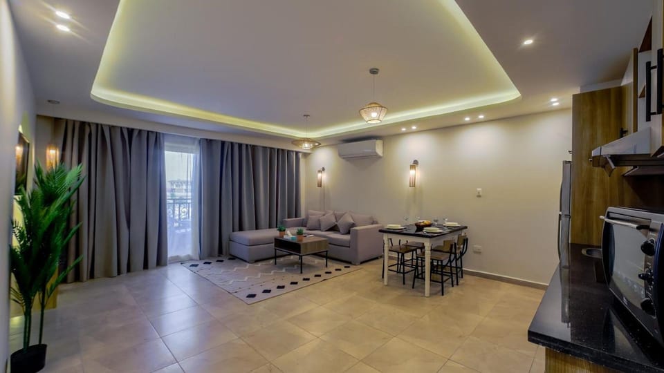 Deluxe Double or Twin Room, Balcony | Interior