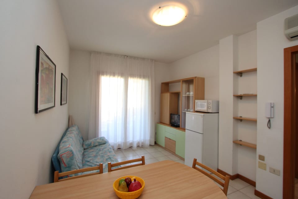 Apartment, 1 Bedroom, Balcony, Garden View | Living room