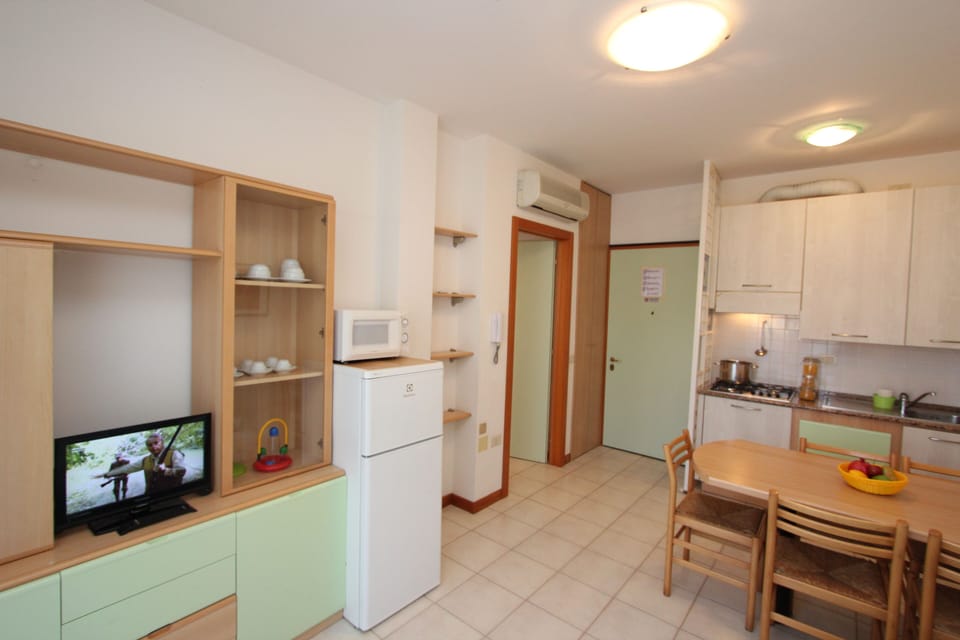 Apartment, 1 Bedroom, Balcony, Garden View | Room amenity