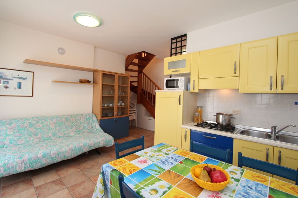 Apartment, 2 Bedrooms, Balcony, Garden View | Living room