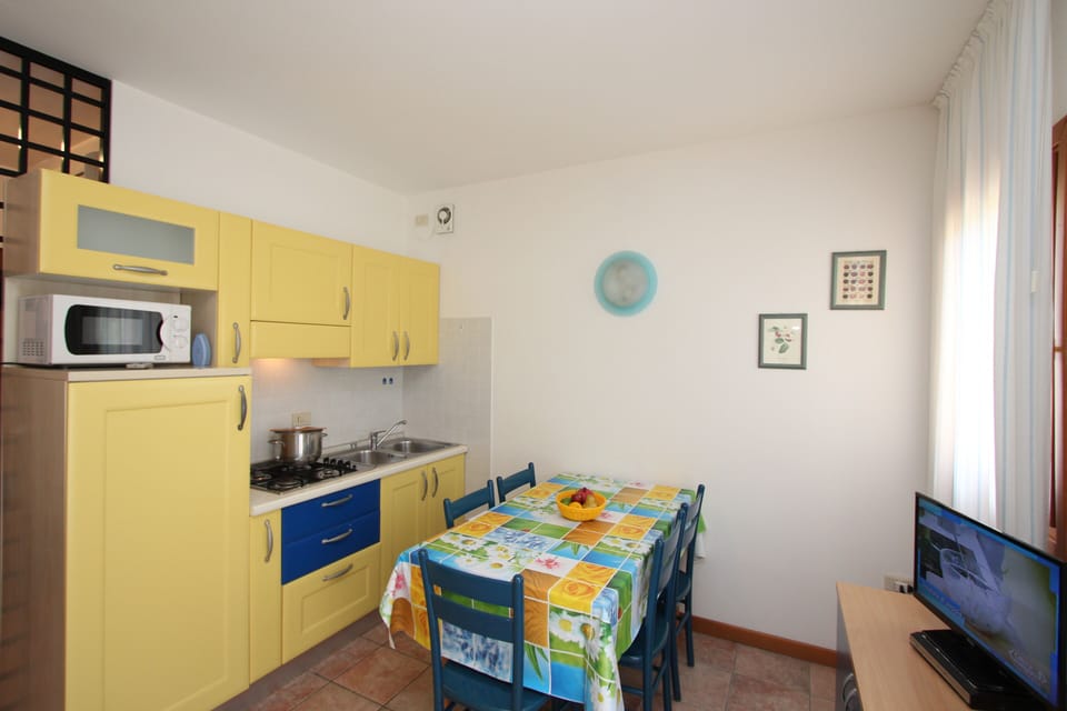 Apartment, 2 Bedrooms, Balcony, Garden View | Interior