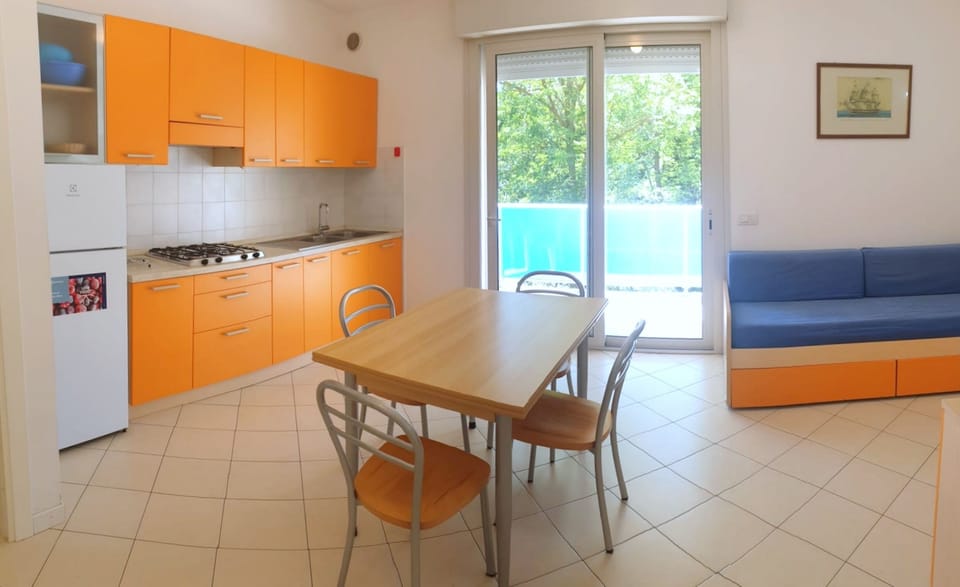 Apartment, 2 Bedrooms, Balcony, Garden View | Interior
