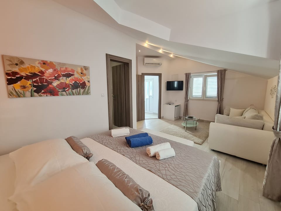 Comfort Triple Room, Balcony, Sea View | In-room safe, blackout drapes, free WiFi