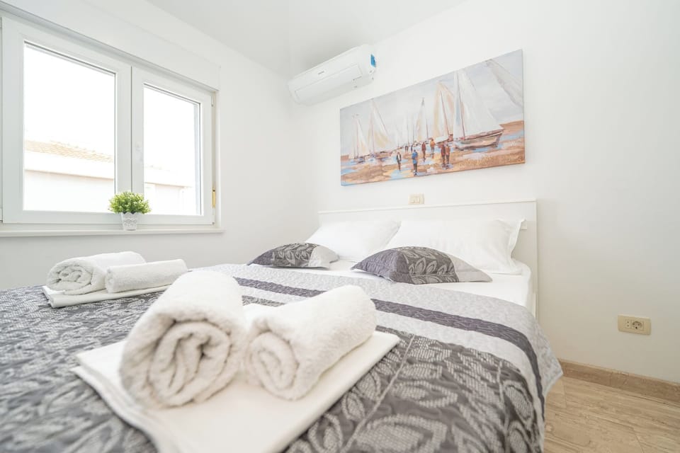 Standard Apartment, Terrace, Sea View | Free WiFi, bed sheets