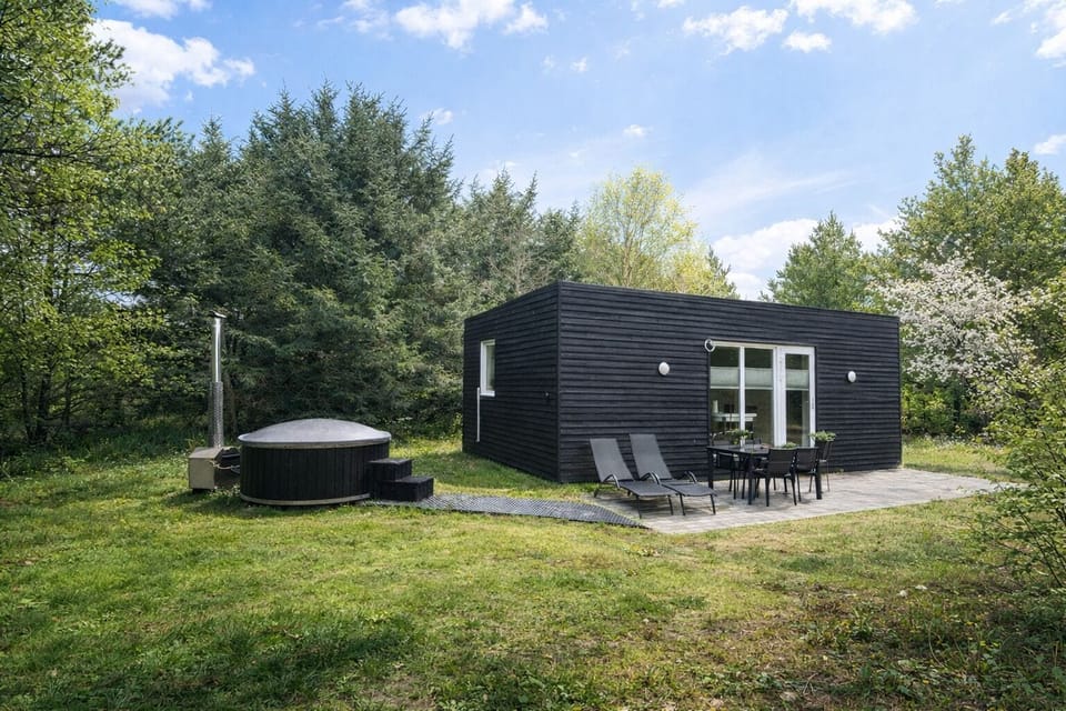 Deluxe Cabin, Non Smoking, Kitchen | Property grounds
