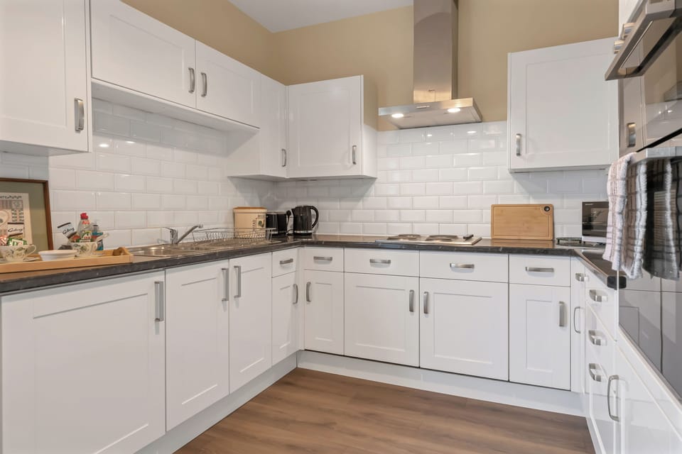 Cottage, 1 Bedroom, Non Smoking | Private kitchen | Full-size fridge, oven, stovetop, toaster