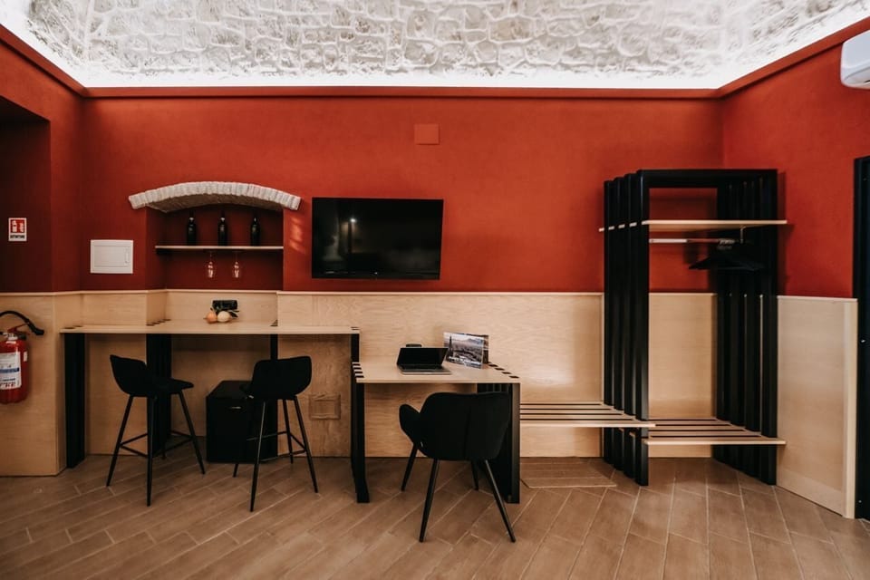 Suite, City View | Desk, laptop workspace, blackout drapes, iron/ironing board (on request)