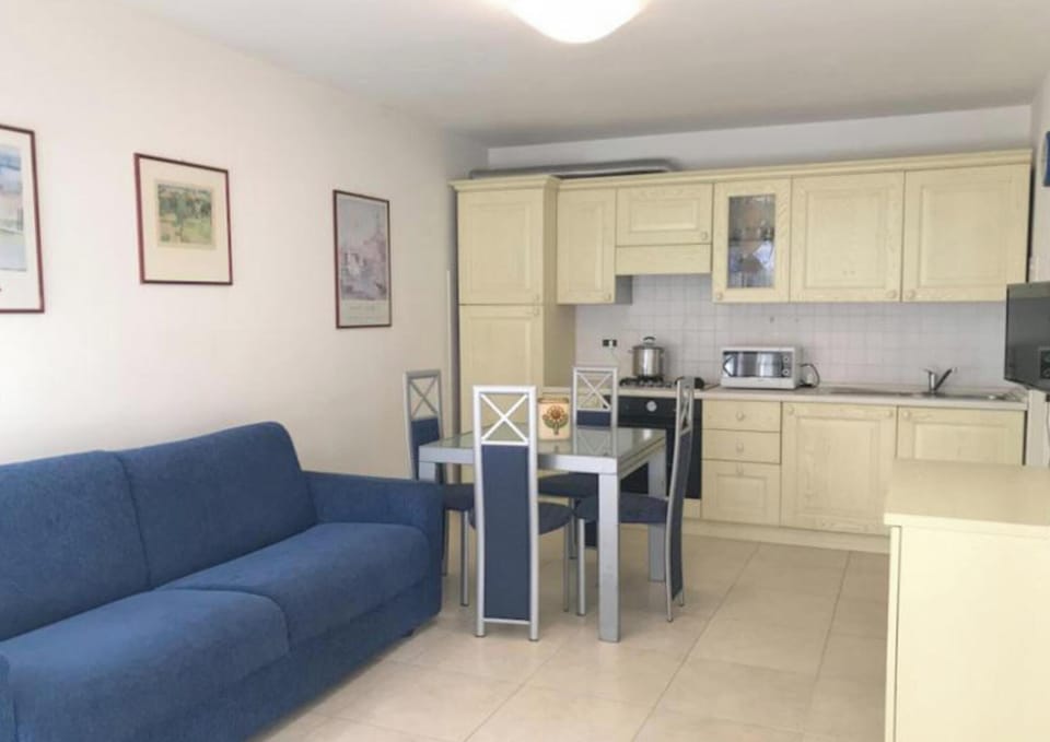 Apartment, 1 Bedroom, Garden View | Living room