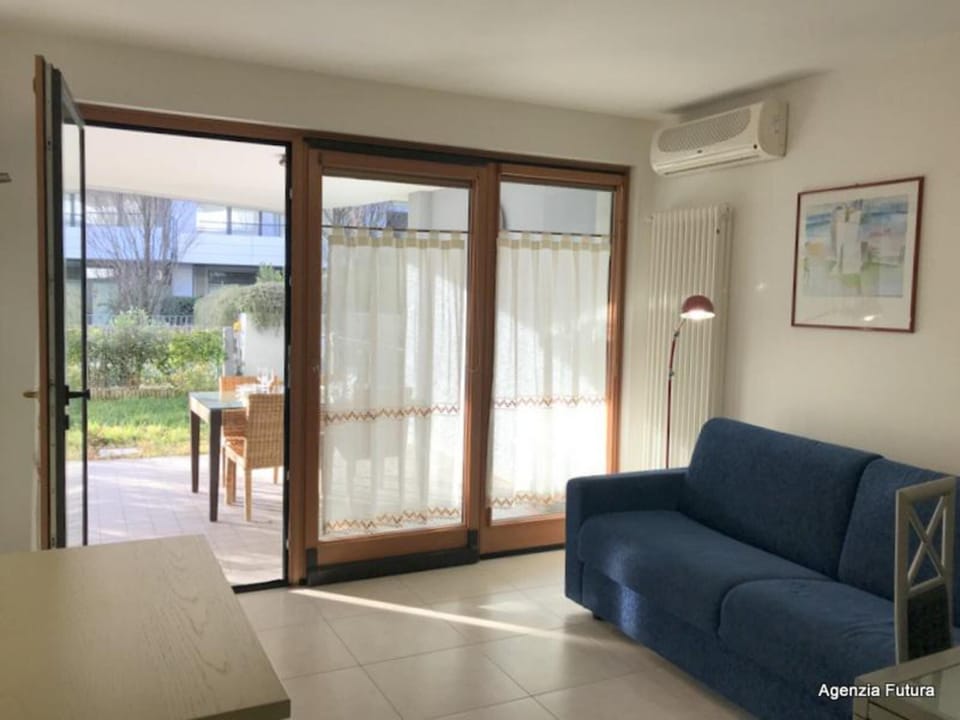 Apartment, 1 Bedroom, Garden View | Living room