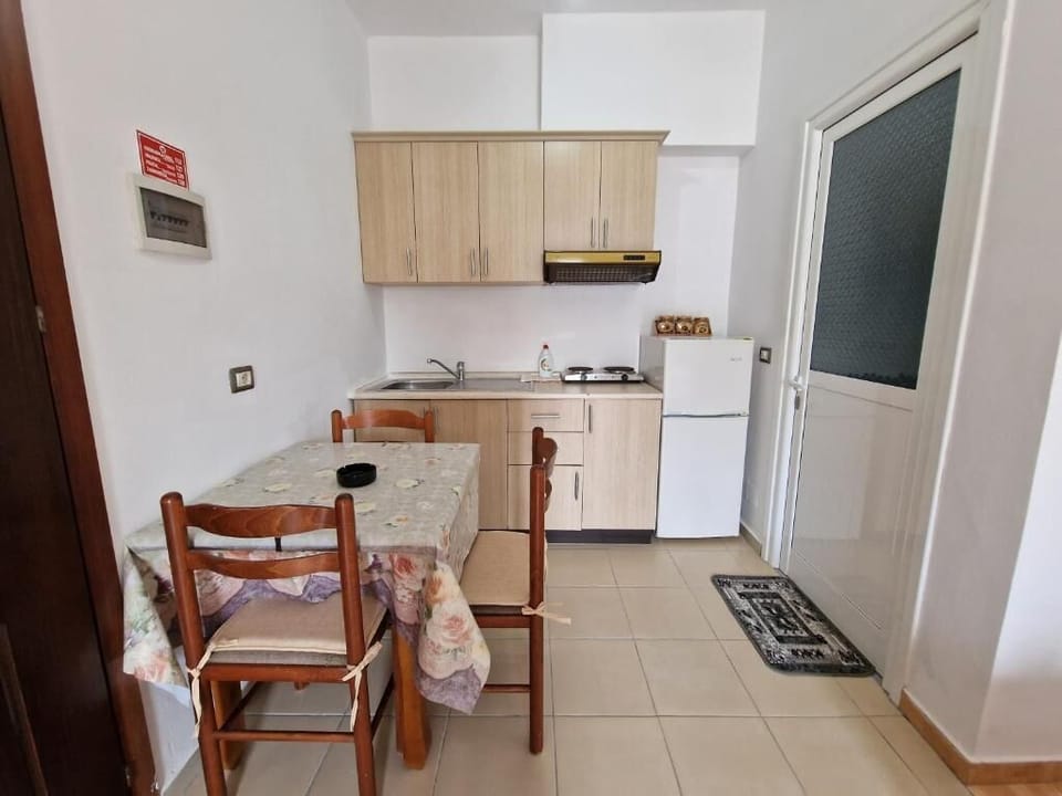 Deluxe Triple Room | Private kitchen