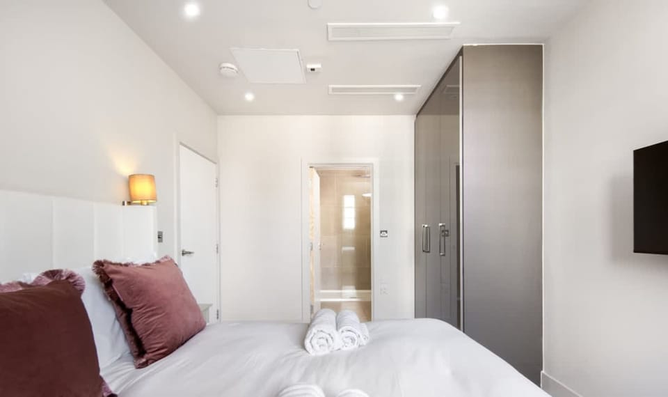 5 Mins Walk to Battersea Park Battersea Retreat Apartment in London