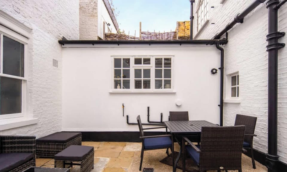 House | 4 bedrooms, high-speed internet