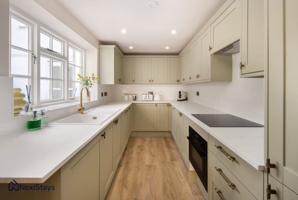 House | 4 bedrooms, high-speed internet