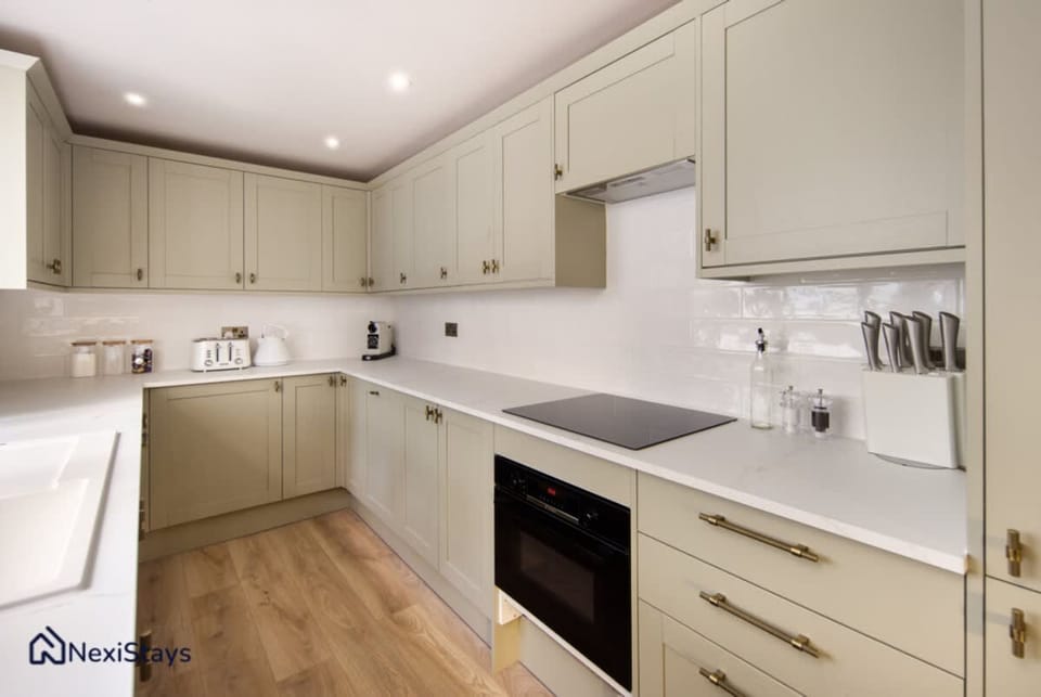 House | 4 bedrooms, high-speed internet