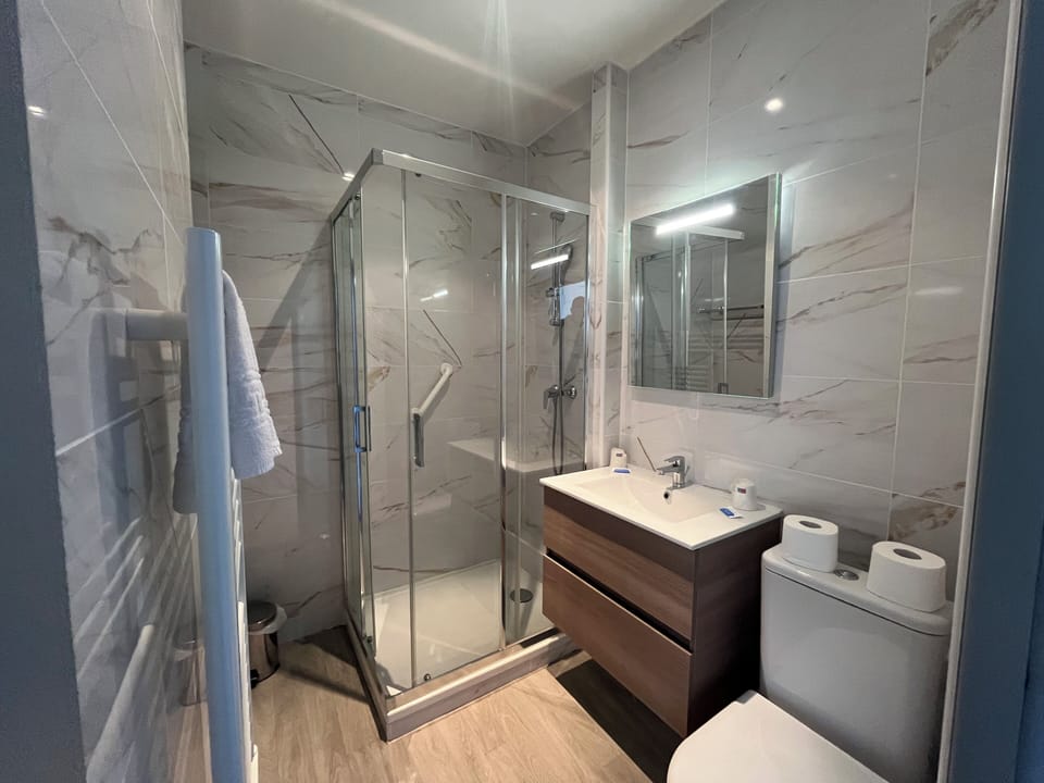 Classic Double Room | Bathroom | Slippers