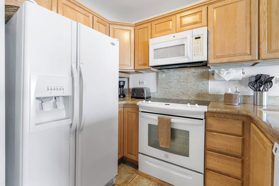 Condo, Multiple Beds, Kitchen, Ocean View (Kona Alii 504) | Private kitchen | Coffee/tea maker