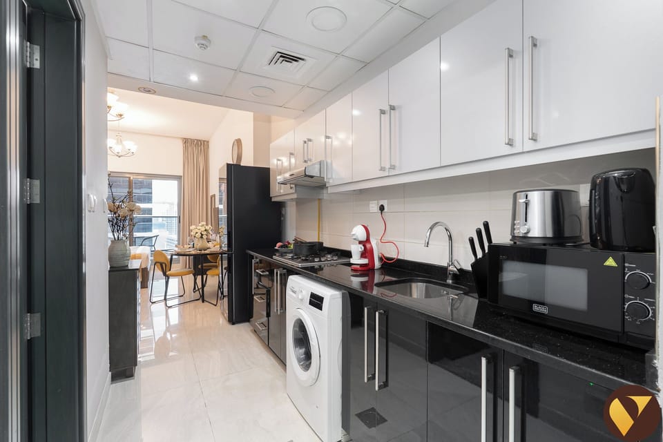 Business Studio, 1 King Bed with Sofa bed, Balcony, City View | Private kitchen | Electric kettle, toaster, highchair, freezer