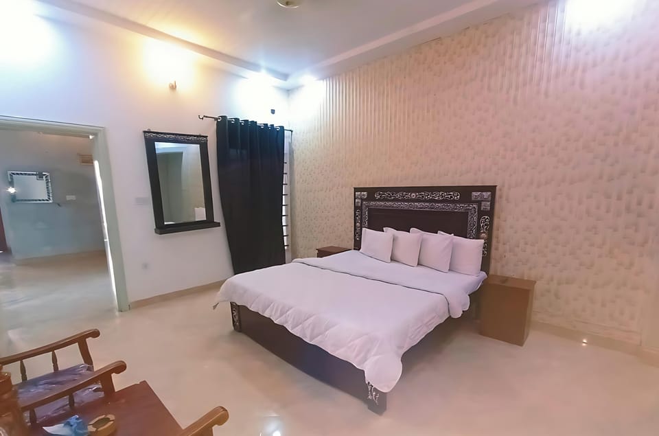 Double Room | Desk, laptop workspace, free WiFi, bed sheets