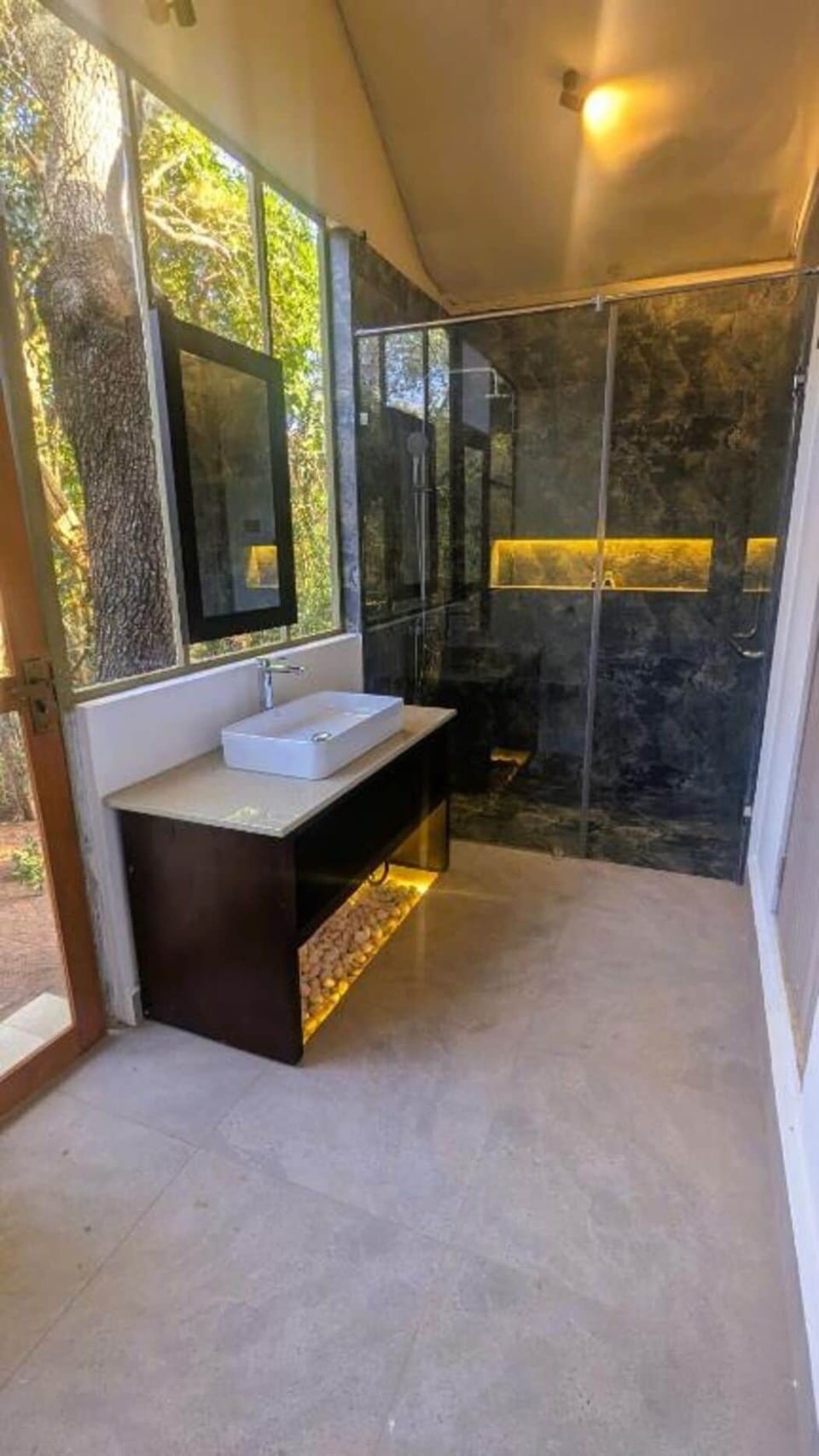Bathroom | Shower, free toiletries, hair dryer, bidet