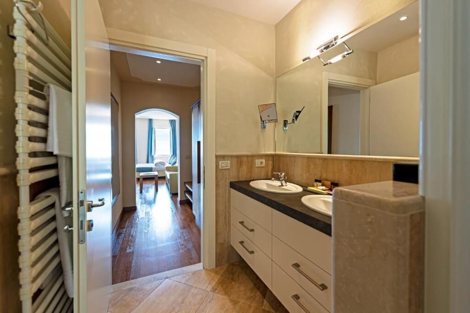 Standard Double Room, Lake View | Bathroom | Slippers
