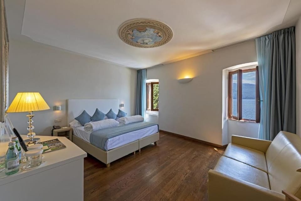 Standard Double Room, Lake View | In-room safe, blackout drapes, soundproofing, free WiFi