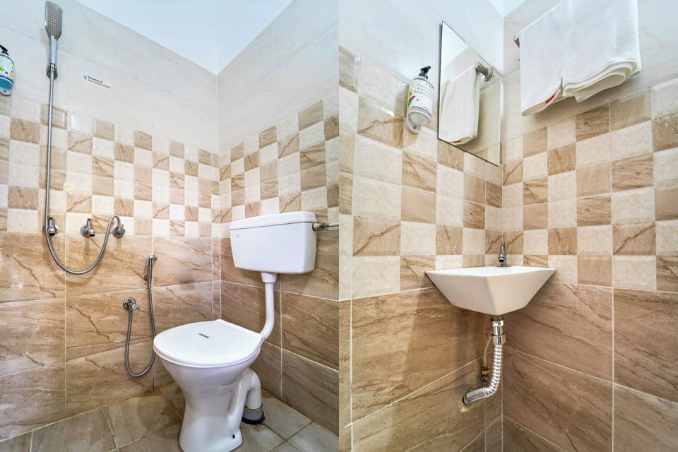 Economy Double Room | Bathroom | Shower, free toiletries, towels