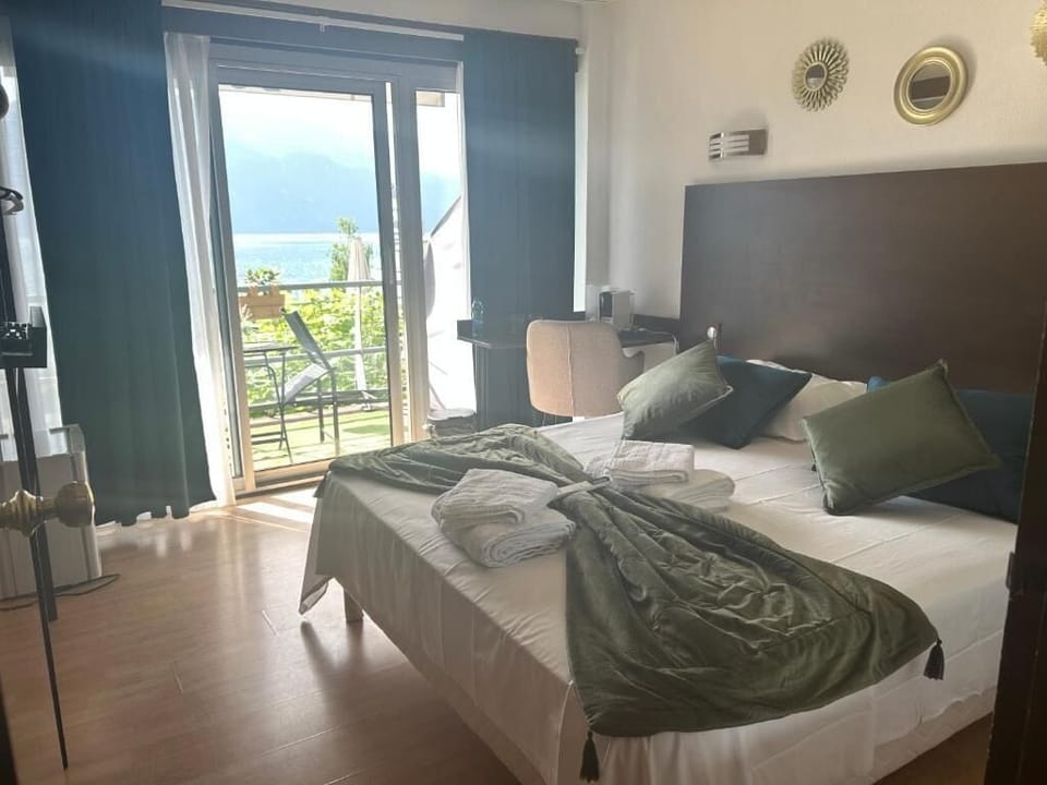 Deluxe Double Room, Balcony, Lake View | Iron/ironing board, free WiFi